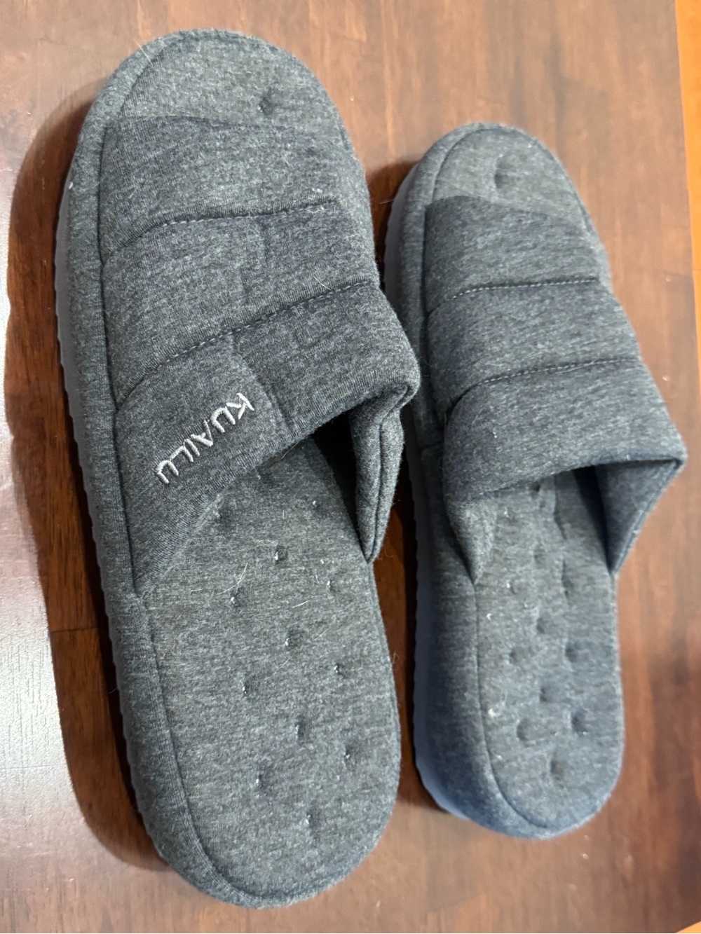 NWT Kuailu Men’s Gray Quilted Slippers | Size 12 | Cozy Memory Foam Slides